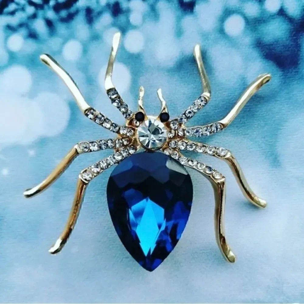💙 Betsey Johnson blue crystal spider brooch 💙